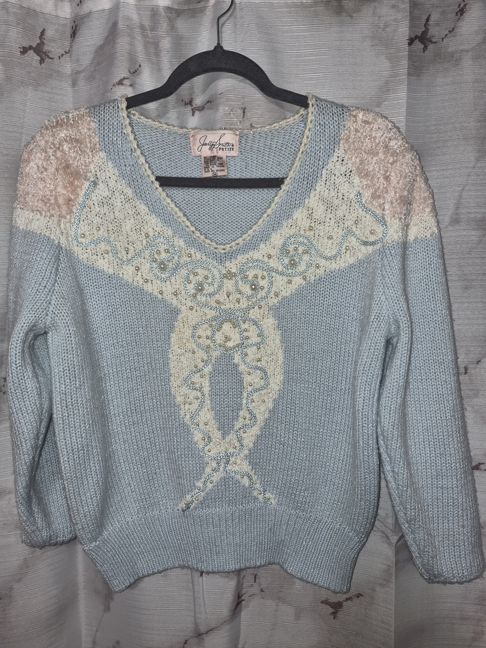 VTG Jaclyn Smith Pale Blue V-Neck Sweater with Cream Yoke and Pink Shoulders